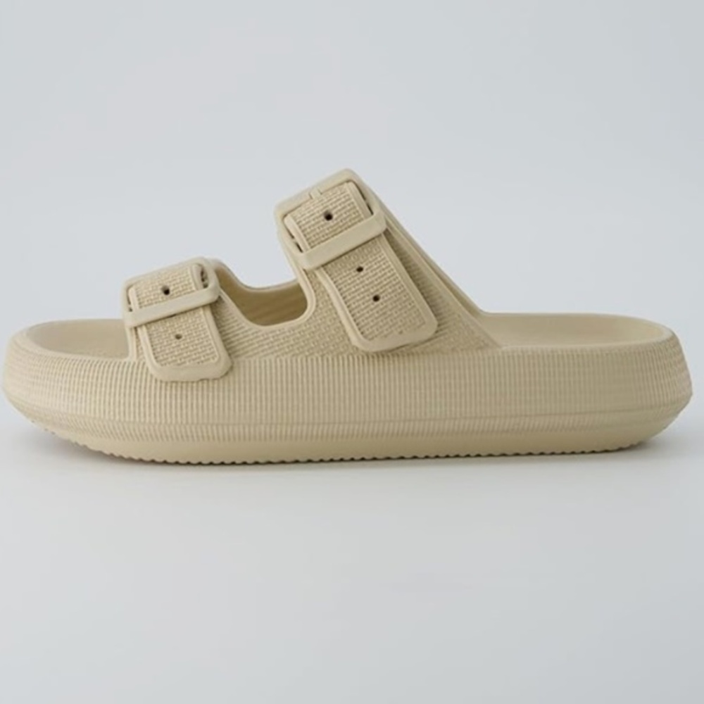3/$25 CUSHIONAIRE Women's Fame Recovery Cloud Slide with +Comfort sz 8